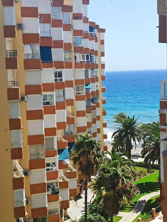 Beachfront Apartment In Альгарробо-Коста Экстерьер фото
