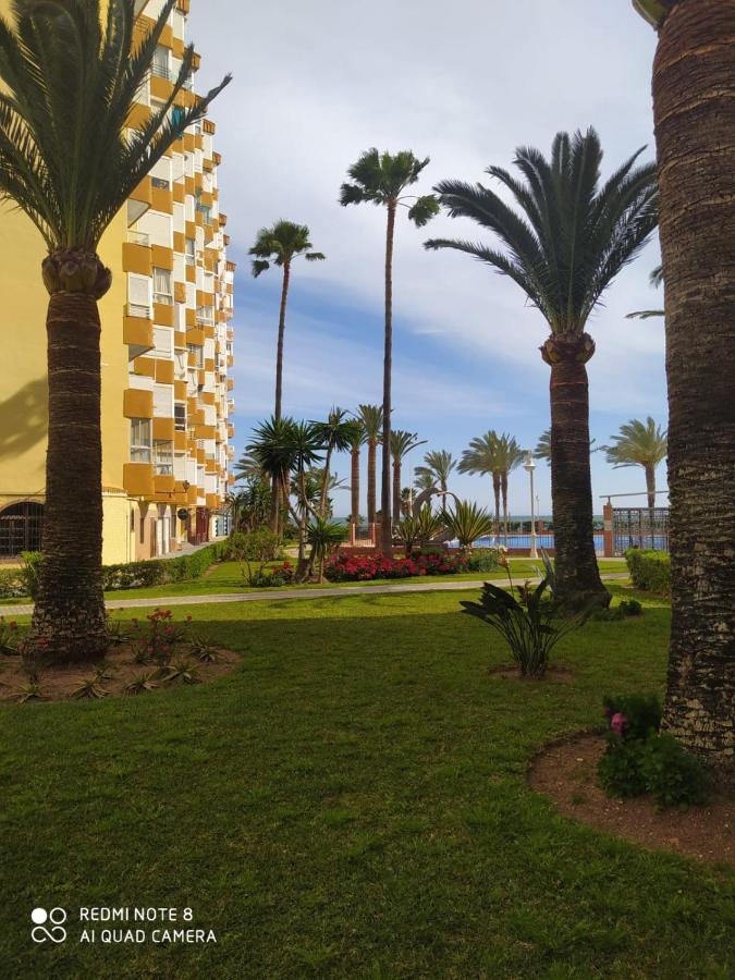 Beachfront Apartment In Альгарробо-Коста Экстерьер фото
