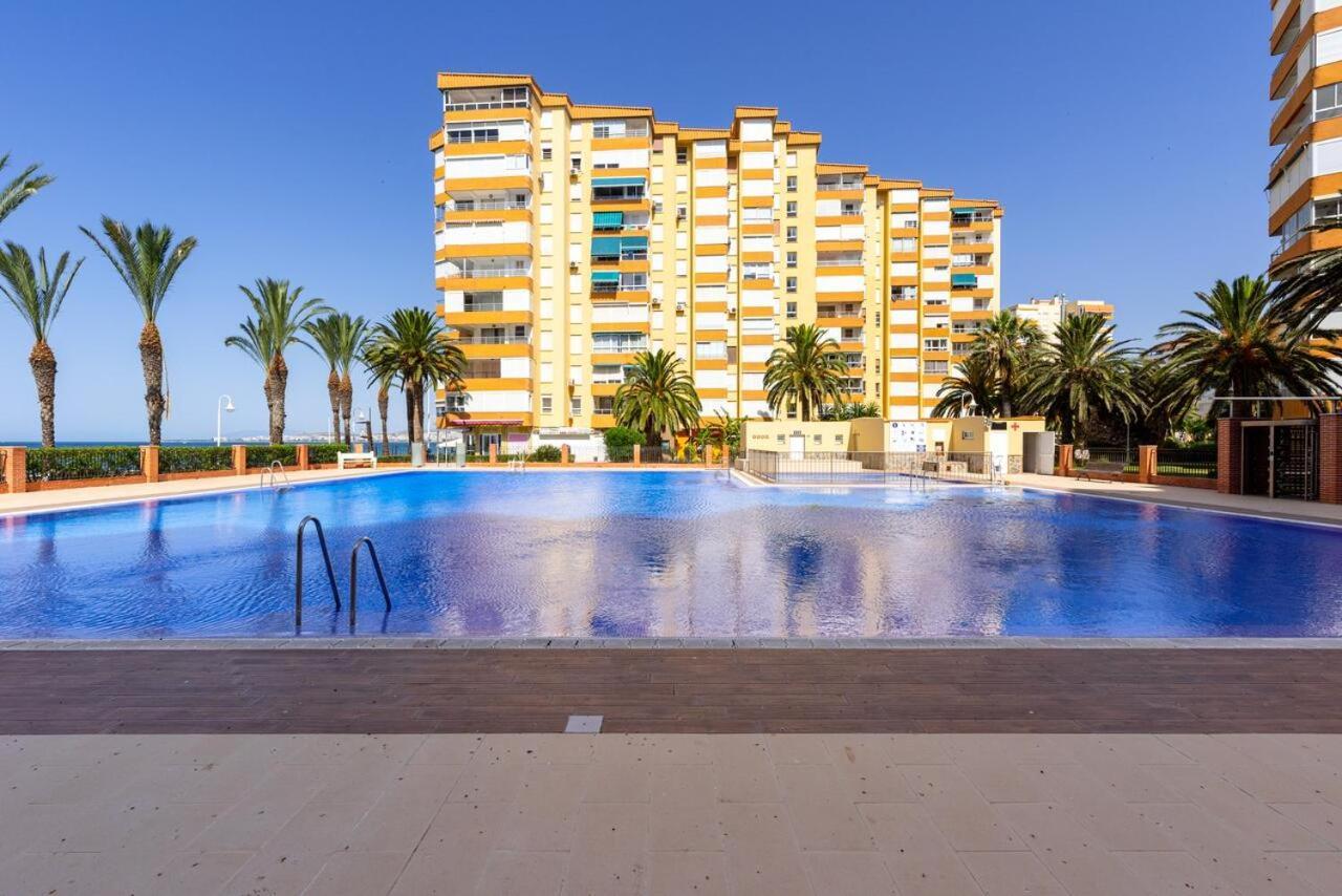 Beachfront Apartment In Альгарробо-Коста Экстерьер фото