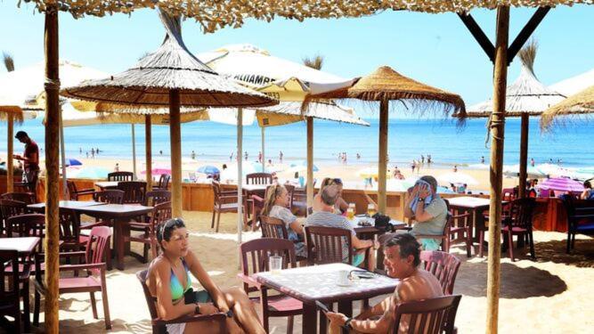 Beachfront Apartment In Альгарробо-Коста Экстерьер фото