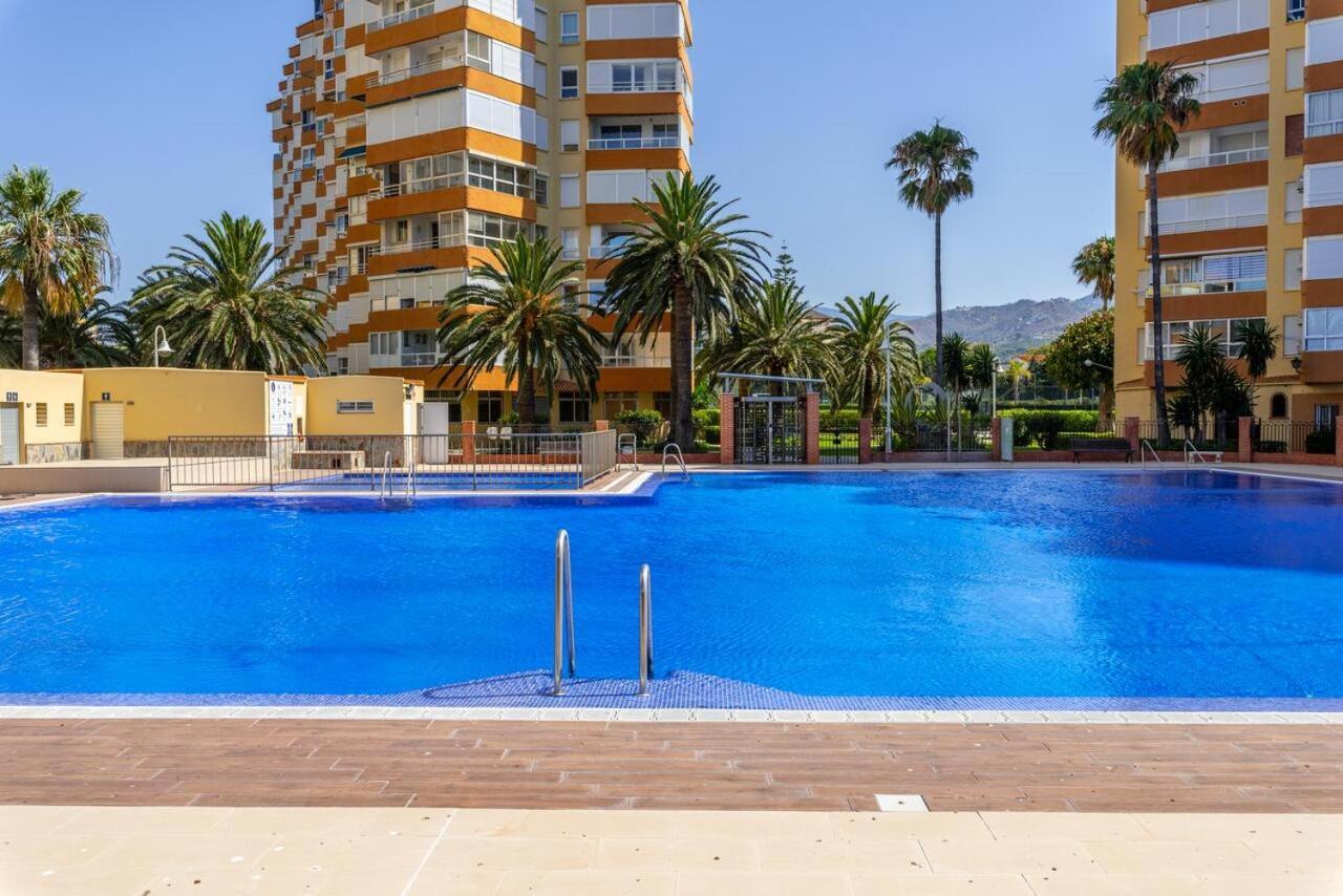 Beachfront Apartment In Альгарробо-Коста Экстерьер фото